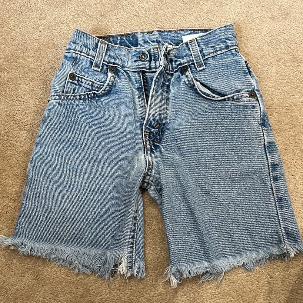 Levi 550 unisex Relaxed fit shorts with fringes!  Size 6 , Great condition